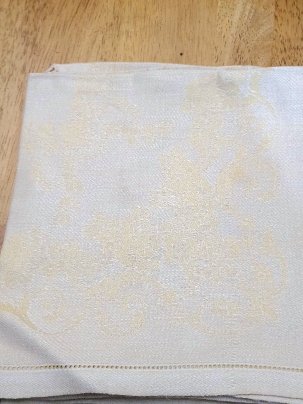 6 Gold brocade napkins
